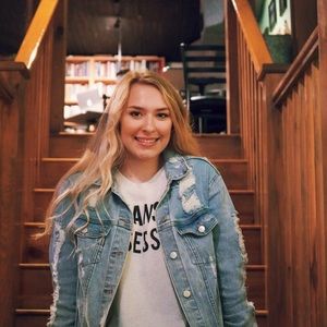 Meet your Posher, Falysha